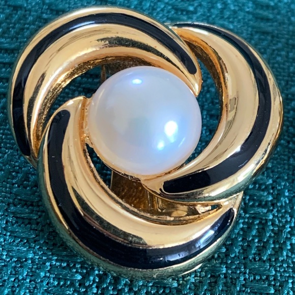 Vintage Vendome Earrings Clip on Faux Pearl Gold Black Enamel 80s Fashion - Picture 4 of 8